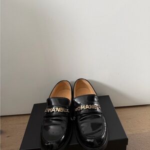 CHANEL women’s Loafers